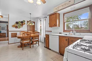 3710 S Pleasant View Dr, New Berlin, WI 53151 - Photo 7