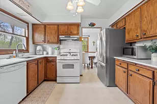 3710 S Pleasant View Dr, New Berlin, WI 53151 - Photo 5