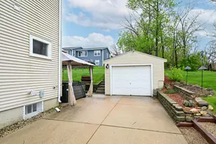 589 W Chestnut St, Burlington, WI 53105 - Photo 35