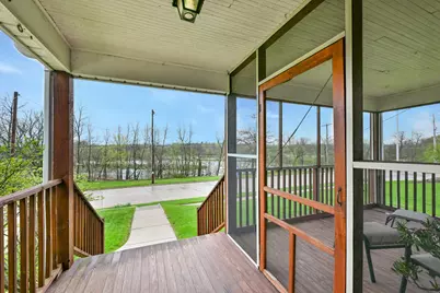 589 W Chestnut St, Burlington, WI 53105 - Photo 3