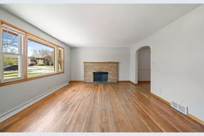 11 S Church St, Elkhorn, WI 53121 - Photo 3