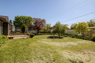 W271N2563 Pear Tree Ln, Pewaukee, WI 53072 - Photo 47
