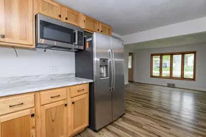 W271N2563  Pear Tree Ln, Pewaukee, WI 53072 - Photo 5