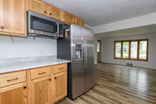 W271N2563 Pear Tree Ln, Pewaukee, WI 53072 - Photo 5