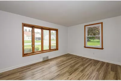 W271N2563  Pear Tree Ln, Pewaukee, WI 53072 - Photo 3