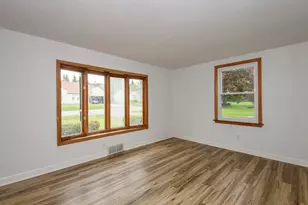 W271N2563 Pear Tree Ln, Pewaukee, WI 53072 - Photo 3