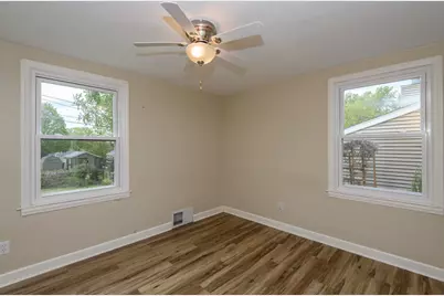 W271N2563  Pear Tree Ln, Pewaukee, WI 53072 - Photo 15