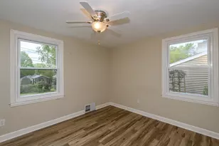 W271N2563 Pear Tree Ln, Pewaukee, WI 53072 - Photo 15