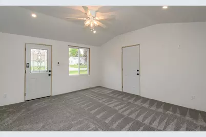 W271N2563  Pear Tree Ln, Pewaukee, WI 53072 - Photo 25