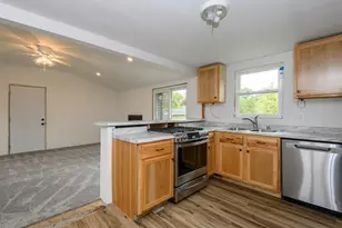 W271N2563 Pear Tree Ln, Pewaukee, WI 53072 - Photo 7