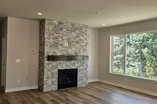 339 Sandy Cir, Pewaukee, WI 53072 - Photo 3