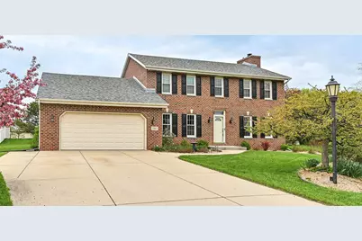 150 W Fairfield Ct, Oak Creek, WI 53154 - Photo 1