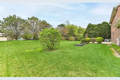 150 W Fairfield Ct, Oak Creek, WI 53154 - Photo 37