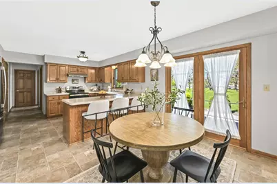 150 W Fairfield Ct, Oak Creek, WI 53154 - Photo 9