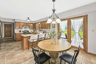 150 W Fairfield Ct, Oak Creek, WI 53154 - Photo 9