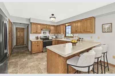 150 W Fairfield Ct, Oak Creek, WI 53154 - Photo 13