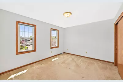 150 W Fairfield Ct, Oak Creek, WI 53154 - Photo 29