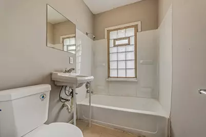 2214 W Hopkins St #2220, Milwaukee, WI 53206 - Photo 5