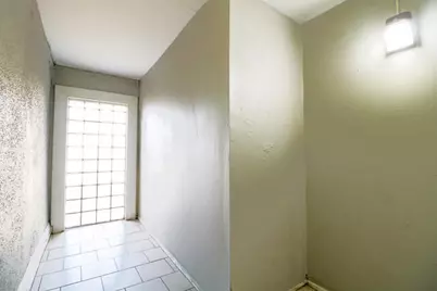 2214 W Hopkins St #2220, Milwaukee, WI 53206 - Photo 17