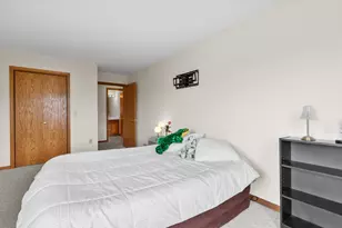 1117 N Sunnyslope Dr, Racine, WI 53406 - Photo 41