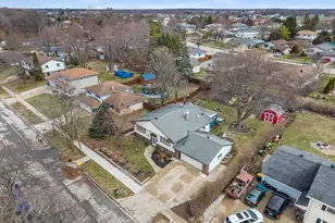 605 Juniper Ct, West Bend, WI 53095 - Photo 3
