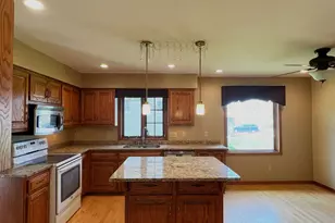 12445 W North Ln, New Berlin, WI 53151 - Photo 17