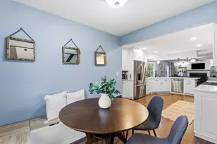 10653 Beacon Hill Ct, Franklin, WI 53132 - Photo 11