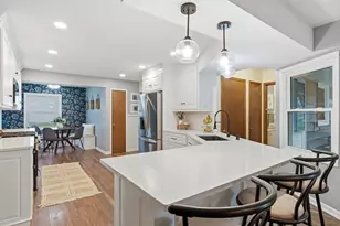 10653 Beacon Hill Ct, Franklin, WI 53132 - Photo 15