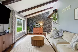 10653 Beacon Hill Ct, Franklin, WI 53132 - Photo 5