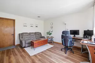 6009 Oriole Ln, Greendale, WI 53129 - Photo 17