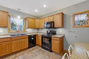716 N Spring St, Beaver Dam, WI 53916 - Photo 3