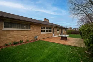 321 Lakecrest Dr, Racine, WI 53402 - Photo 5