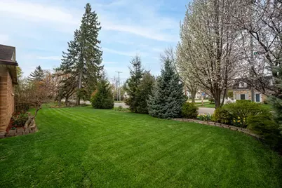 321  Lakecrest Dr, Racine, WI 53402 - Photo 3