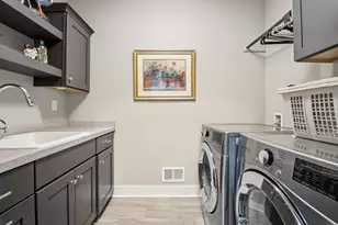 236 Four Winds Ct, Hartland, WI 53029 - Photo 27