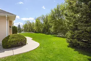 W398N5983 Autumn Woods Dr, Oconomowoc, WI 53066 - Photo 3