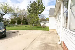 10540 W Spring Green Rd, Greenfield, WI 53228 - Photo 23