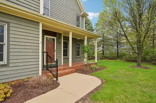 398 Oneida St, Delafield, WI 53018 - Photo 5
