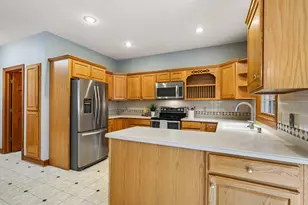398 Oneida St, Delafield, WI 53018 - Photo 23