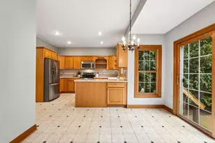 398 Oneida St, Delafield, WI 53018 - Photo 21