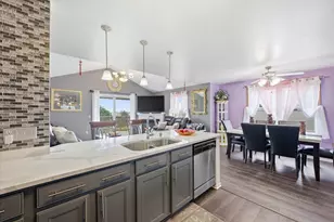 1664 New Port Vista Dr, Port Washington, WI 53074 - Photo 9