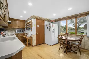 2201 S 74th St, West Allis, WI 53219 - Photo 9
