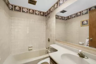 2201 S 74th St, West Allis, WI 53219 - Photo 19