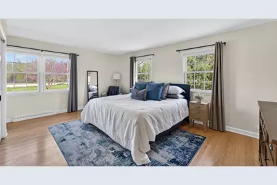 1044 W Jonathan Ln, Bayside, WI 53217 - Photo 11