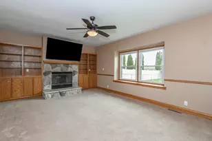 8160 S Wildwood Dr, Oak Creek, WI 53154 - Photo 25