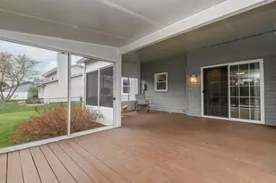 8160 S Wildwood Dr, Oak Creek, WI 53154 - Photo 9