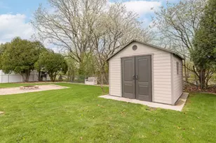 8160 S Wildwood Dr, Oak Creek, WI 53154 - Photo 5