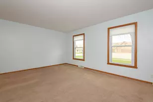 8160 S Wildwood Dr, Oak Creek, WI 53154 - Photo 15