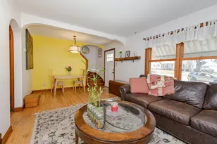 2876 S 86th St, West Allis, WI 53227 - Photo 9