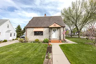 2876 S 86th St, West Allis, WI 53227 - Photo 31
