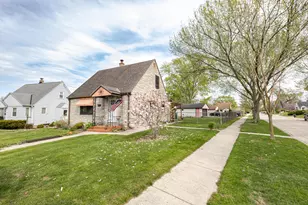2876 S 86th St, West Allis, WI 53227 - Photo 33